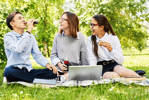 Great Areas for University of Hartford Students to Live post